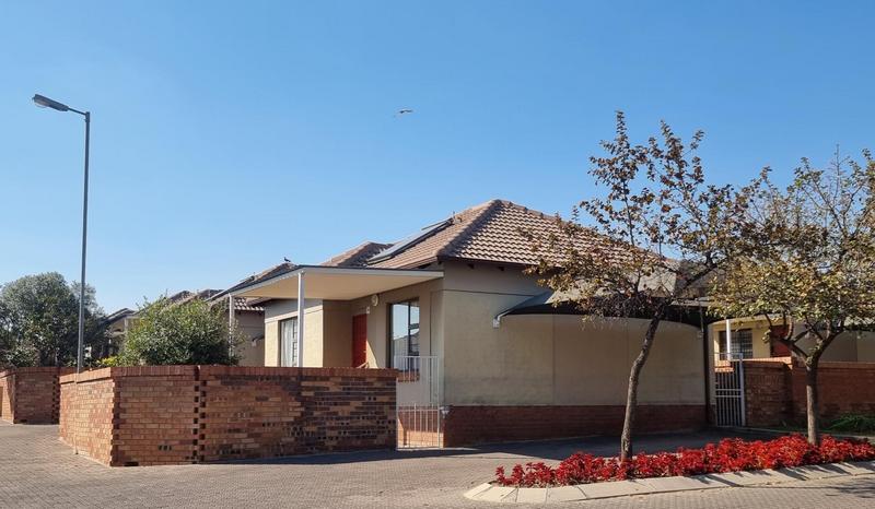 2 Bedroom Property for Sale in The Reeds Gauteng