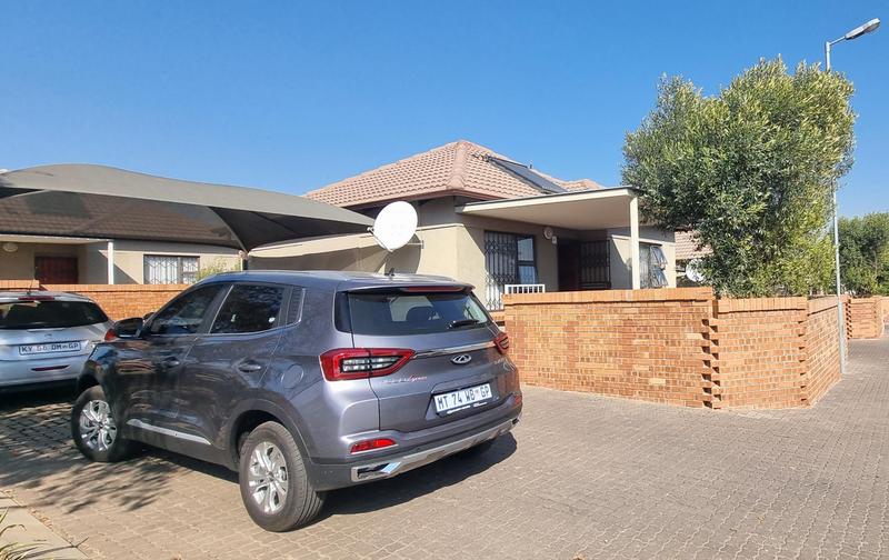 2 Bedroom Property for Sale in The Reeds Gauteng