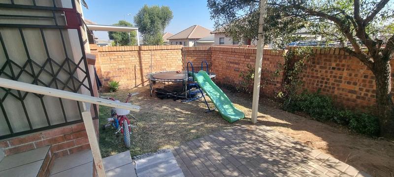 2 Bedroom Property for Sale in The Reeds Gauteng