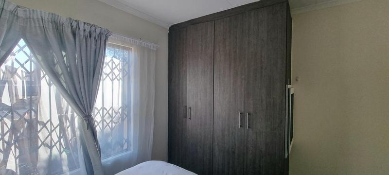 2 Bedroom Property for Sale in The Reeds Gauteng