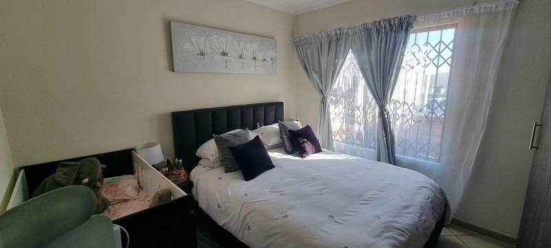 2 Bedroom Property for Sale in The Reeds Gauteng