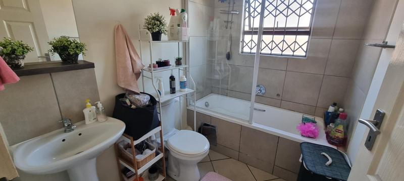 2 Bedroom Property for Sale in The Reeds Gauteng