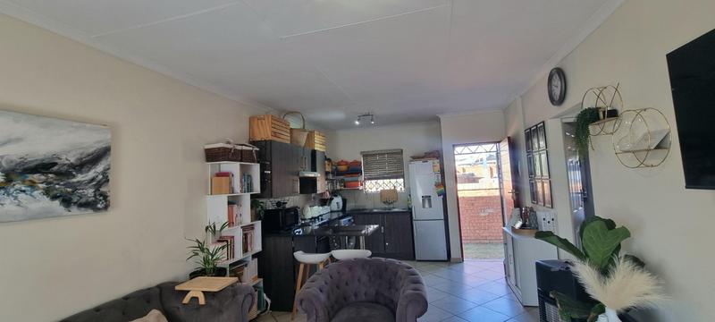 2 Bedroom Property for Sale in The Reeds Gauteng