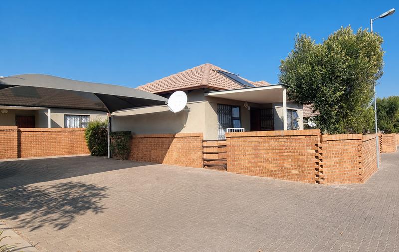 2 Bedroom Property for Sale in The Reeds Gauteng