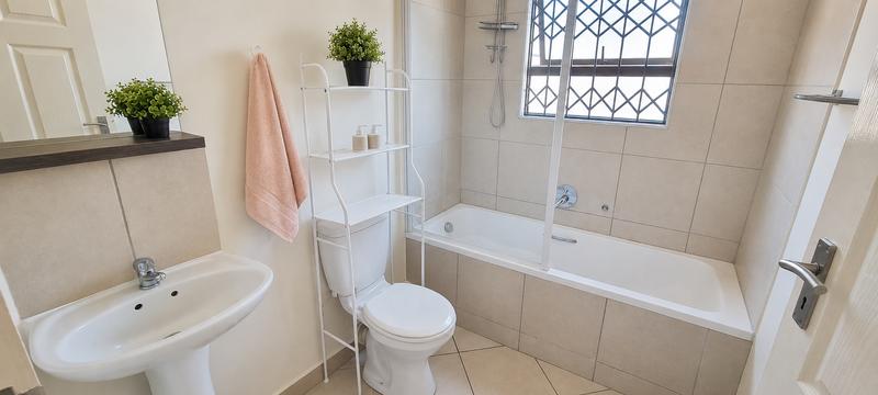 2 Bedroom Property for Sale in The Reeds Gauteng