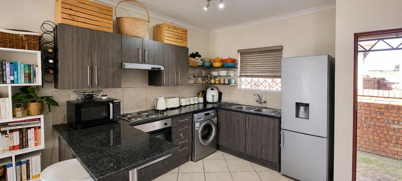 2 Bedroom Property for Sale in The Reeds Gauteng