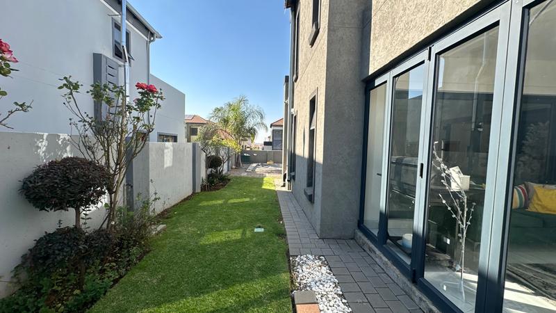6 Bedroom Property for Sale in Blue Valley Golf Estate Gauteng