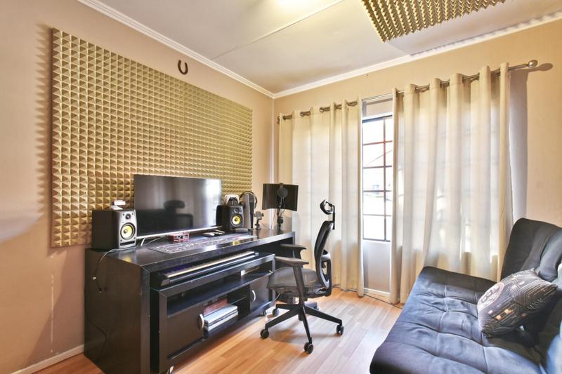 3 Bedroom Property for Sale in Glenvista Gauteng