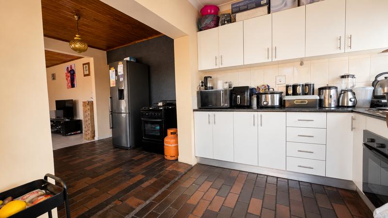 5 Bedroom Property for Sale in Regents Park Gauteng