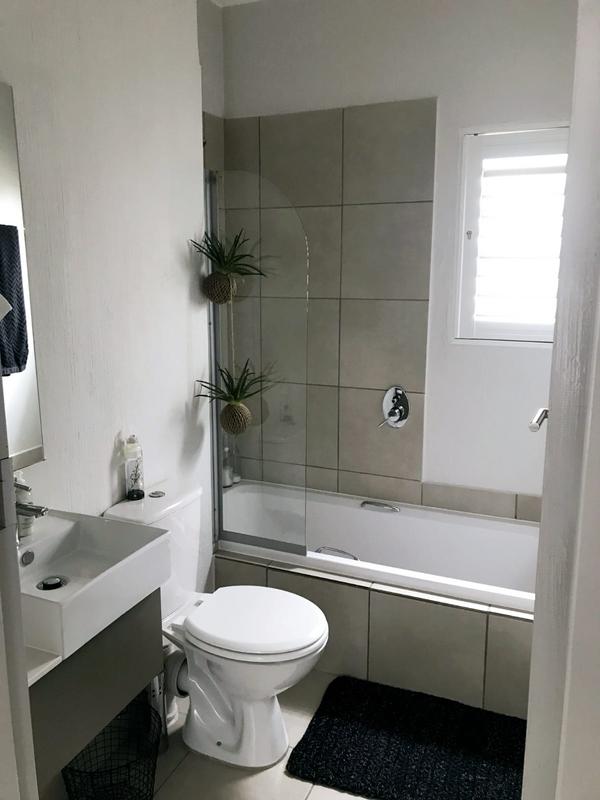 To Let 2 Bedroom Property for Rent in Broadacres Gauteng