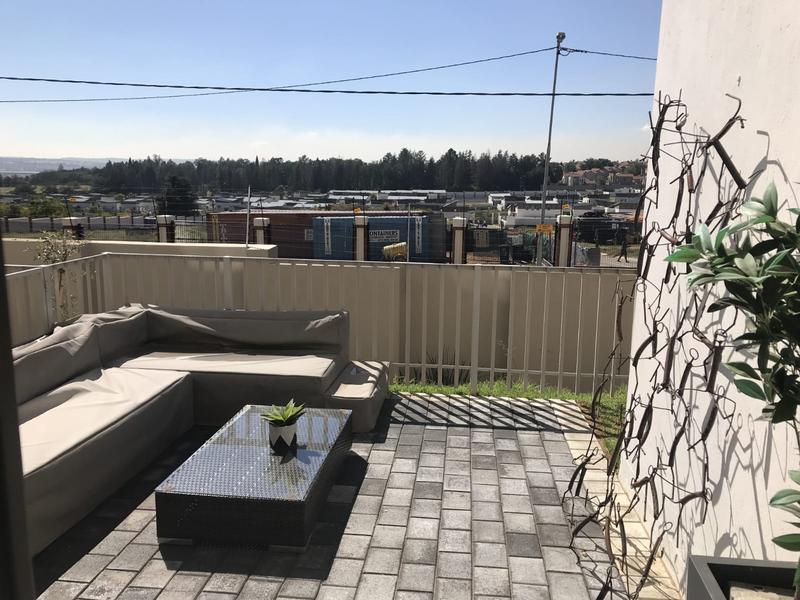 To Let 2 Bedroom Property for Rent in Broadacres Gauteng