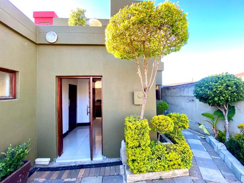 3 Bedroom Property for Sale in Molapo Gauteng