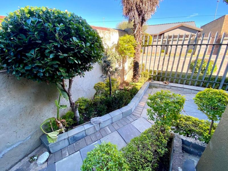 3 Bedroom Property for Sale in Molapo Gauteng