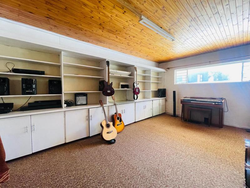 23 Bedroom Property for Sale in Petersfield Gauteng