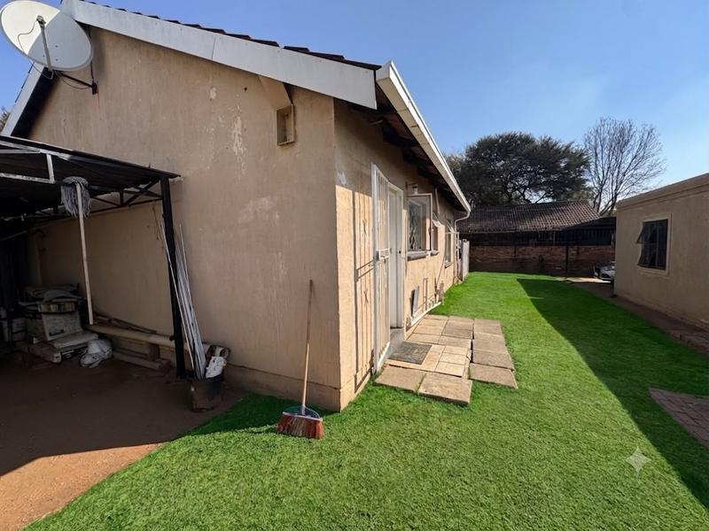 4 Bedroom Property for Sale in Moffat View Gauteng
