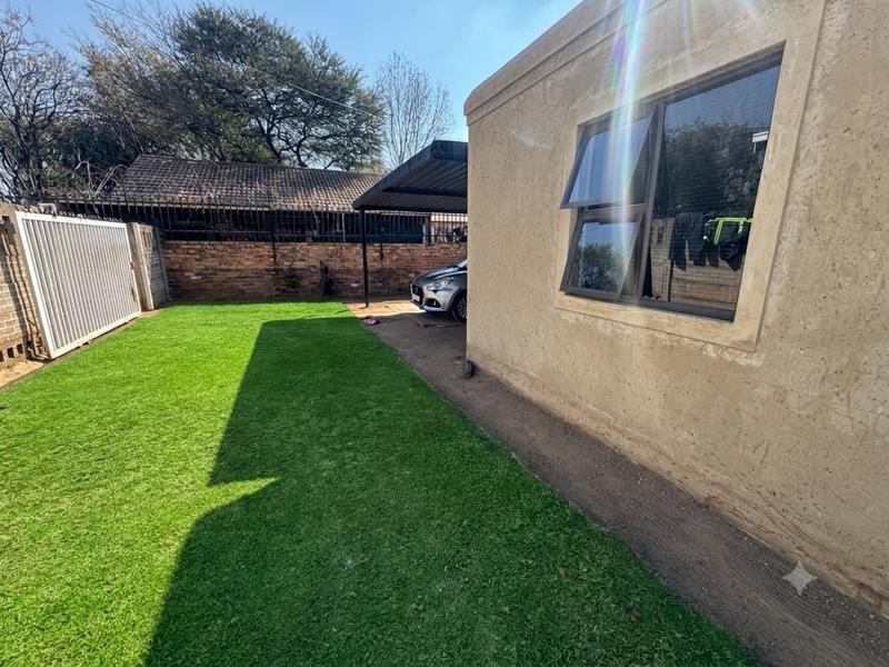 4 Bedroom Property for Sale in Moffat View Gauteng