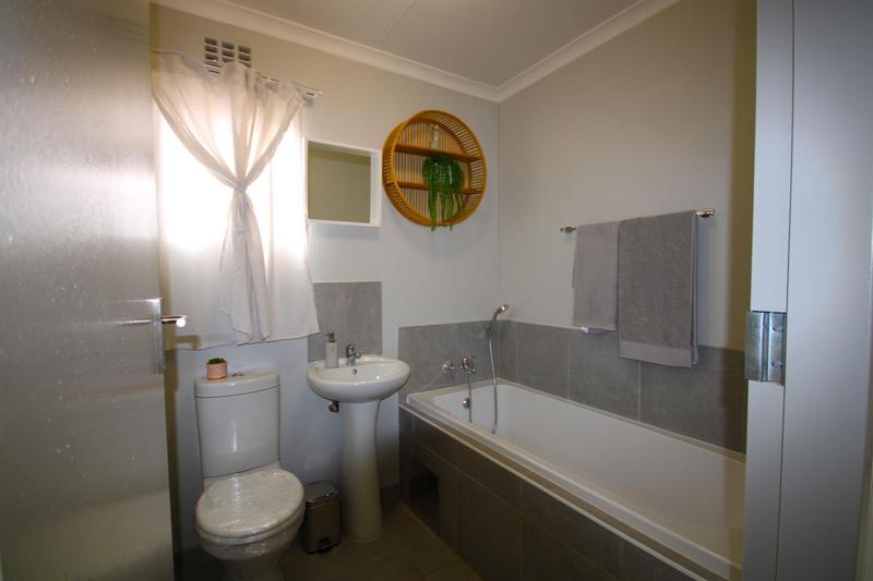 2 Bedroom Property for Sale in Crystal Park Gauteng