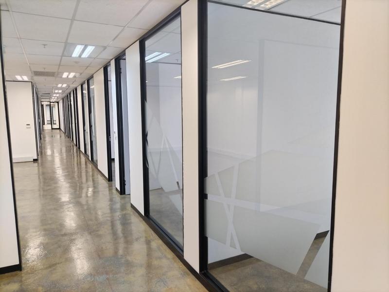 To Let Commercial Property for Rent in Vorna Valley Gauteng