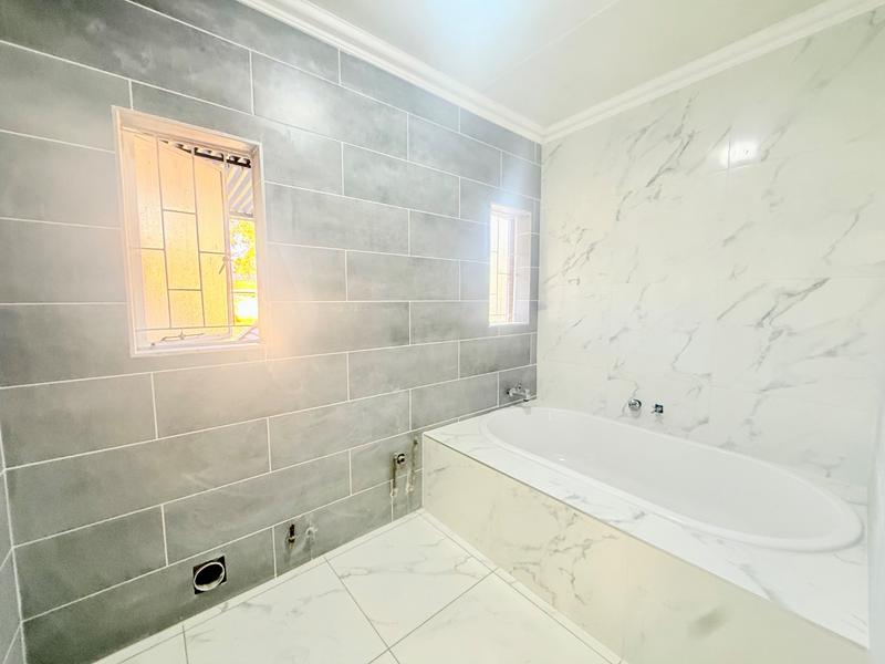 3 Bedroom Property for Sale in Flora Gardens Gauteng