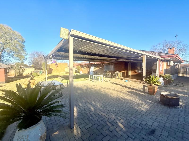 4 Bedroom Property for Sale in Vanderbijlpark CW 5 Gauteng