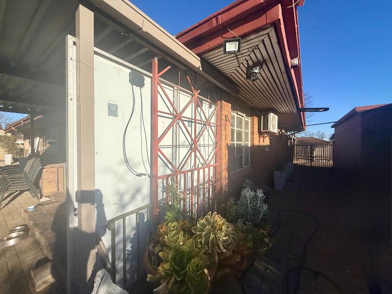 4 Bedroom Property for Sale in Vanderbijlpark CW 5 Gauteng