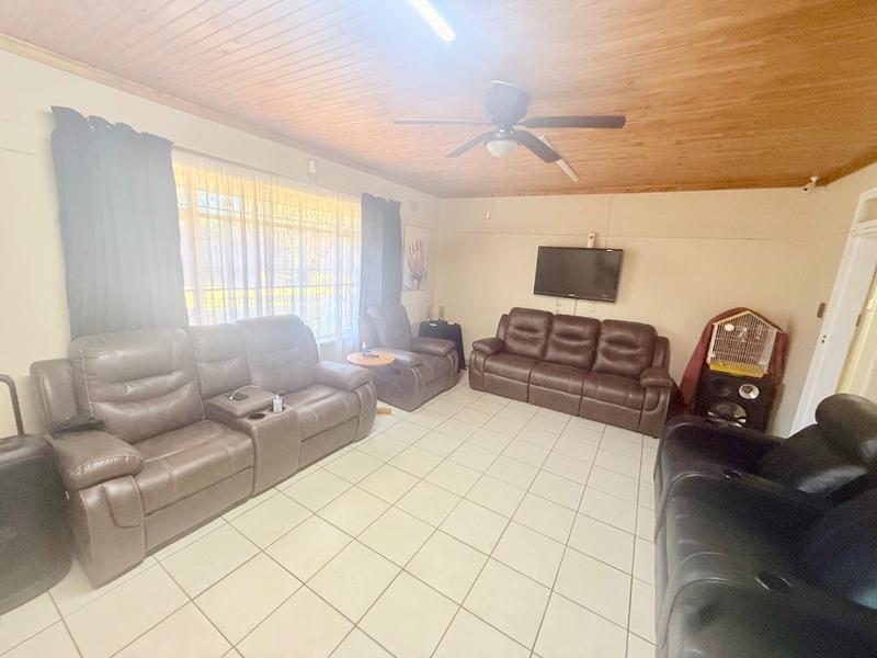 4 Bedroom Property for Sale in Vanderbijlpark CW 5 Gauteng