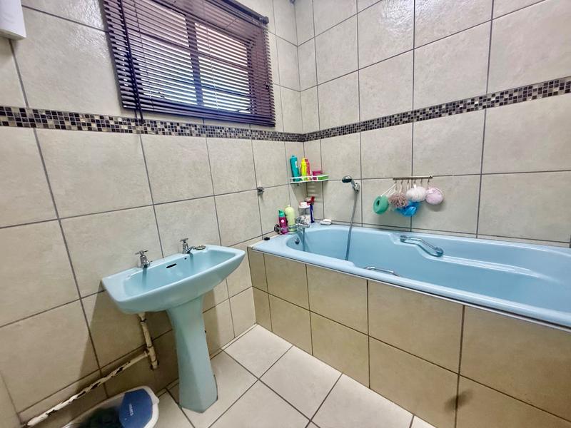 4 Bedroom Property for Sale in Vanderbijlpark CW 5 Gauteng