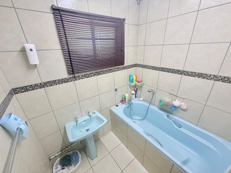 4 Bedroom Property for Sale in Vanderbijlpark CW 5 Gauteng