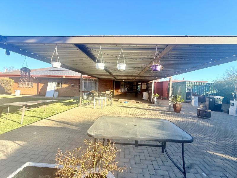 4 Bedroom Property for Sale in Vanderbijlpark CW 5 Gauteng