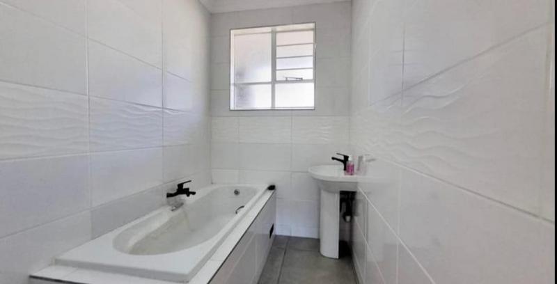 3 Bedroom Property for Sale in South Crest Gauteng