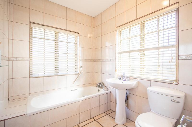6 Bedroom Property for Sale in Beaulieu Gauteng