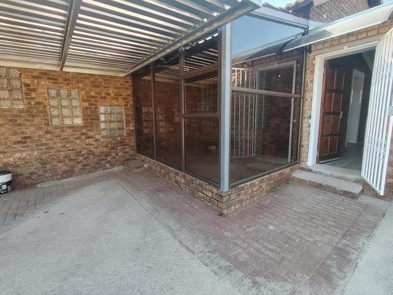To Let 1 Bedroom Property for Rent in Wierda Park Gauteng
