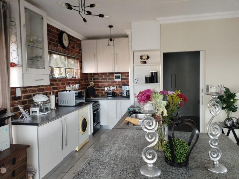 1 Bedroom Property for Sale in Vanderbijlpark SE 4 Gauteng