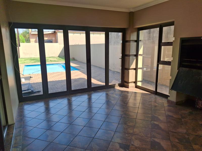 To Let 4 Bedroom Property for Rent in Vanderbijlpark SE 8 Gauteng
