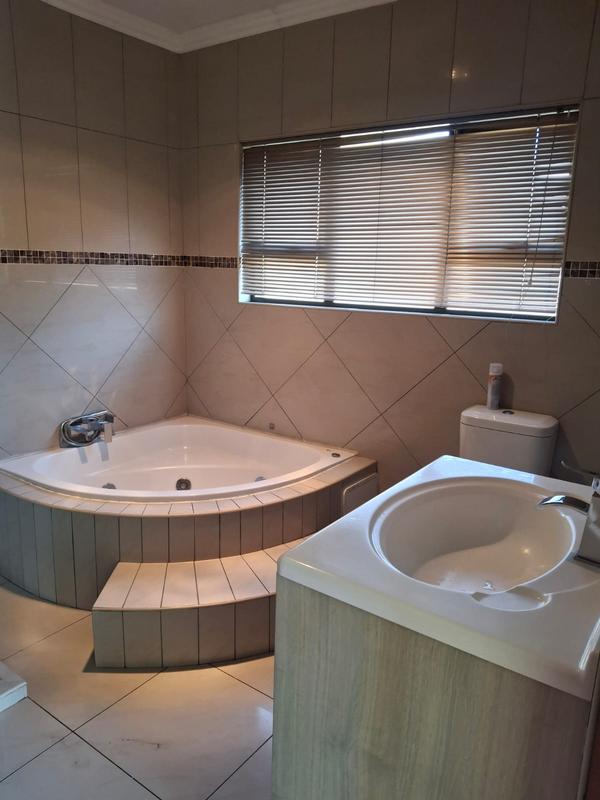To Let 4 Bedroom Property for Rent in Vanderbijlpark SE 8 Gauteng
