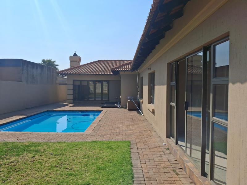 To Let 4 Bedroom Property for Rent in Vanderbijlpark SE 8 Gauteng
