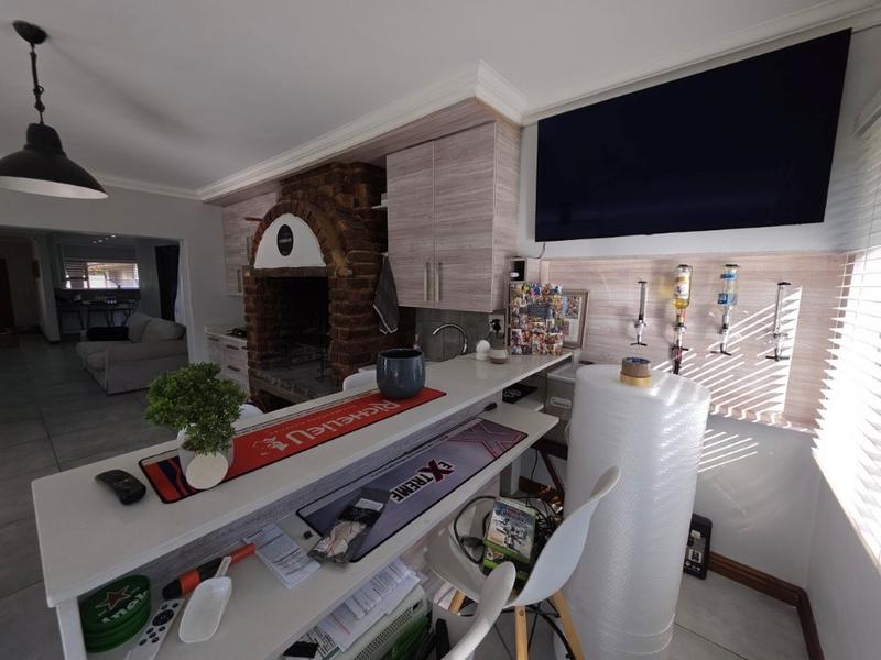 7 Bedroom Property for Sale in Brackenhurst Gauteng