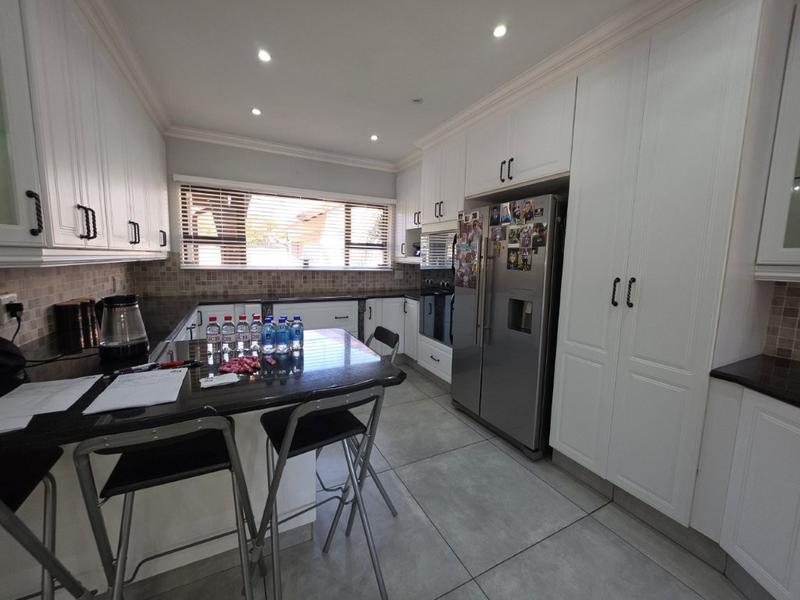 7 Bedroom Property for Sale in Brackenhurst Gauteng