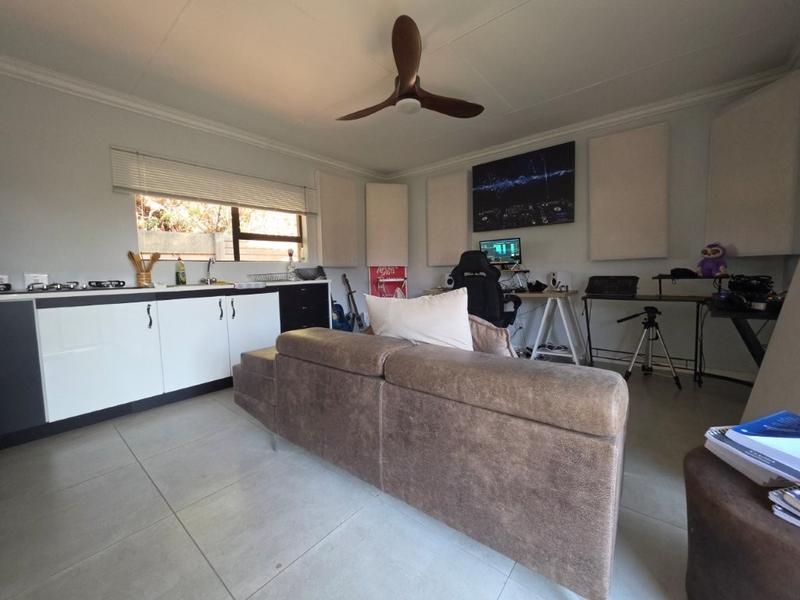 7 Bedroom Property for Sale in Brackenhurst Gauteng