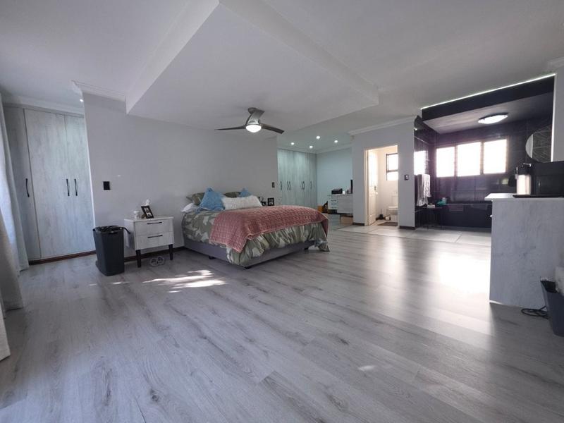 7 Bedroom Property for Sale in Brackenhurst Gauteng
