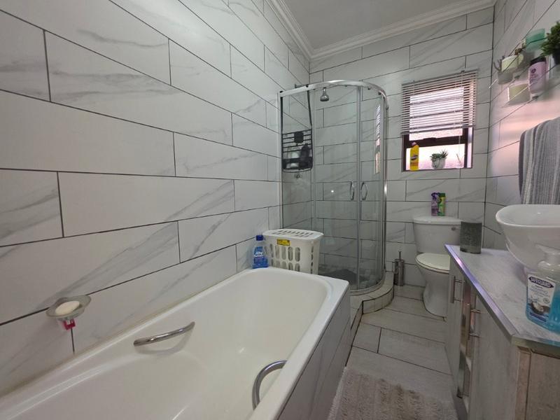 7 Bedroom Property for Sale in Brackenhurst Gauteng