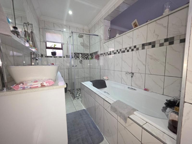 7 Bedroom Property for Sale in Brackenhurst Gauteng