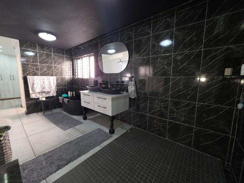 7 Bedroom Property for Sale in Brackenhurst Gauteng
