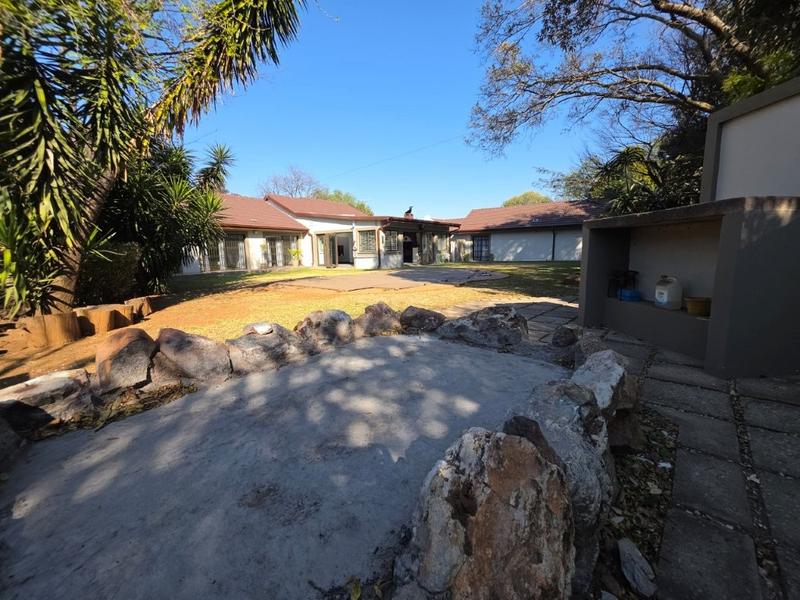 7 Bedroom Property for Sale in Brackenhurst Gauteng