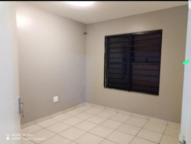 To Let 2 Bedroom Property for Rent in Lakefield Gauteng