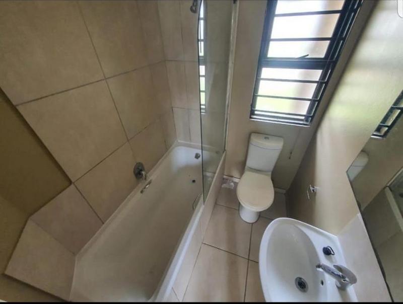 To Let 2 Bedroom Property for Rent in Lakefield Gauteng