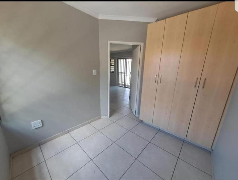 To Let 2 Bedroom Property for Rent in Lakefield Gauteng