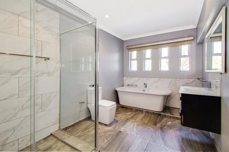 To Let 4 Bedroom Property for Rent in Dainfern Golf Estate Gauteng
