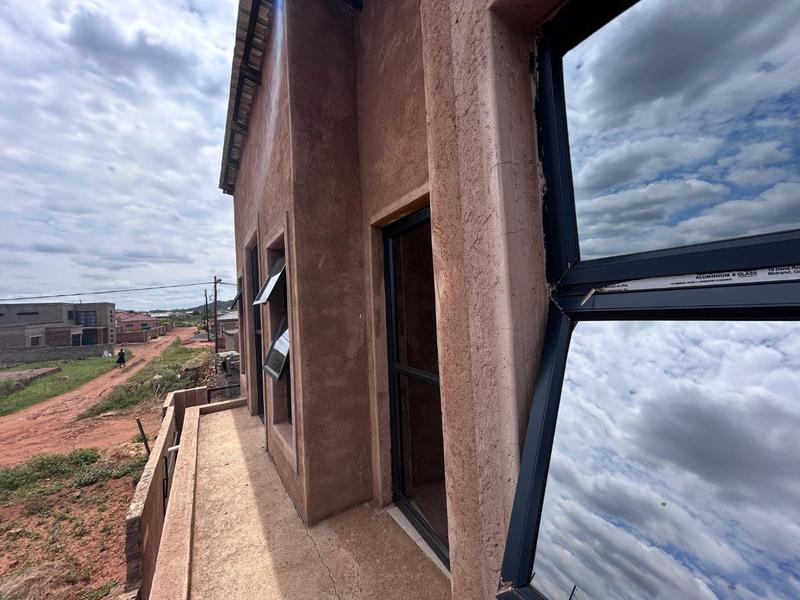 5 Bedroom Property for Sale in Klipfontein Gauteng