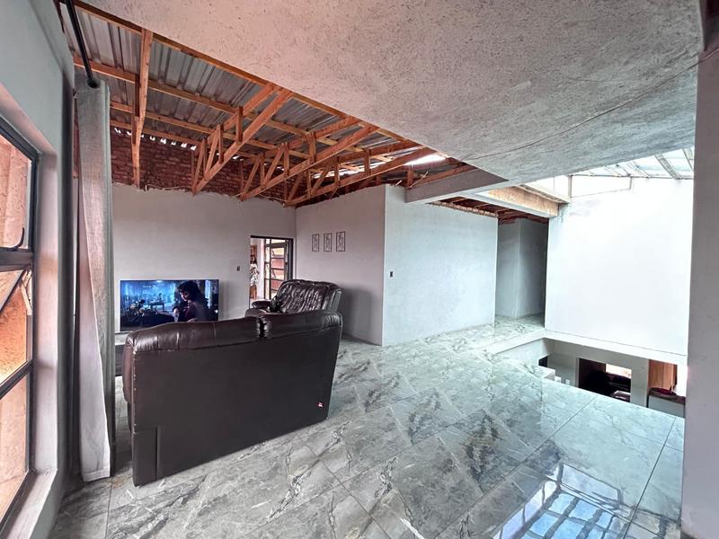 5 Bedroom Property for Sale in Klipfontein Gauteng